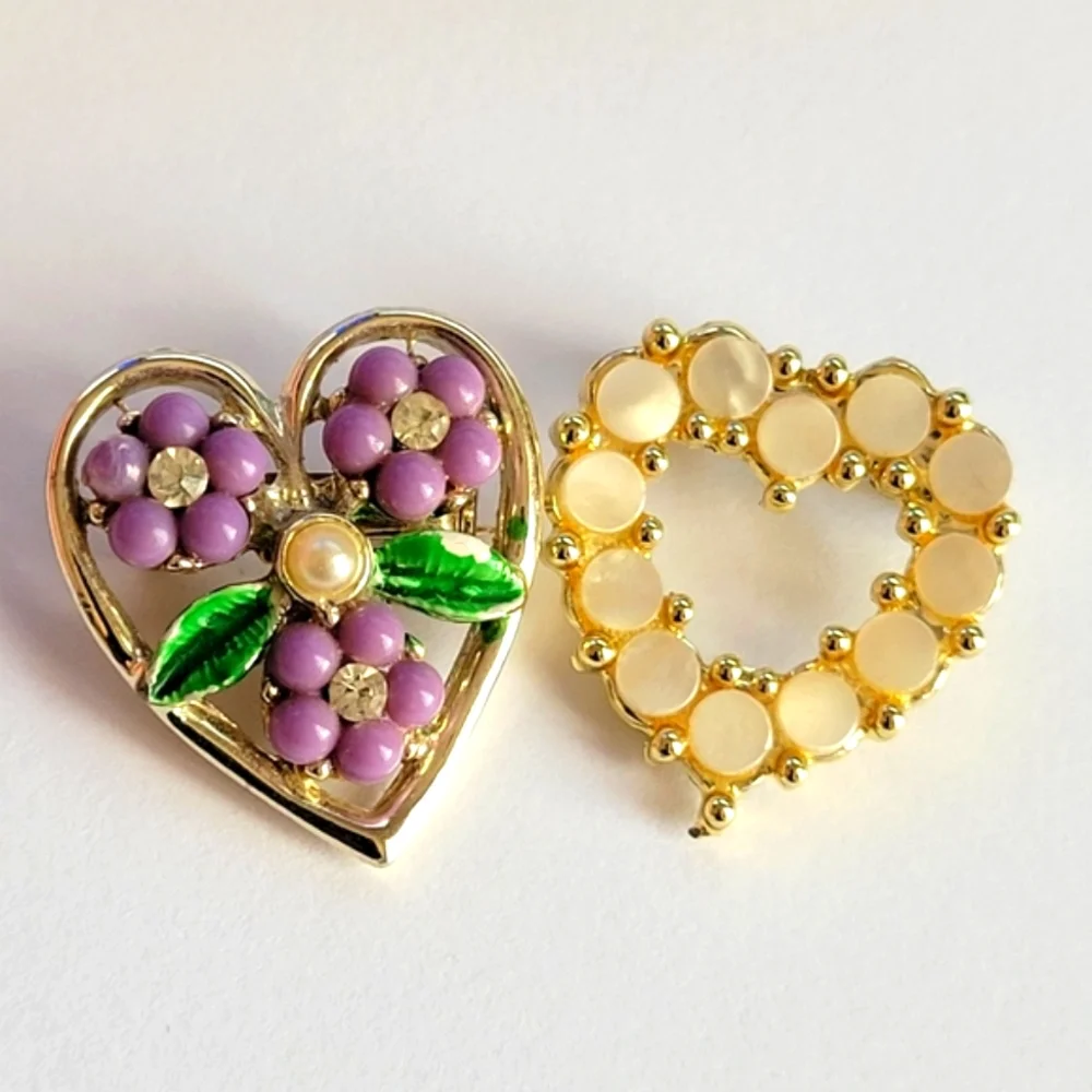 Vintage heart pin pair Mother of pearl purple flowers - Picture 1 of 9